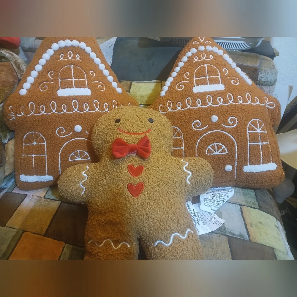 Gingerbread Man and House Holiday Decor Set Cushion